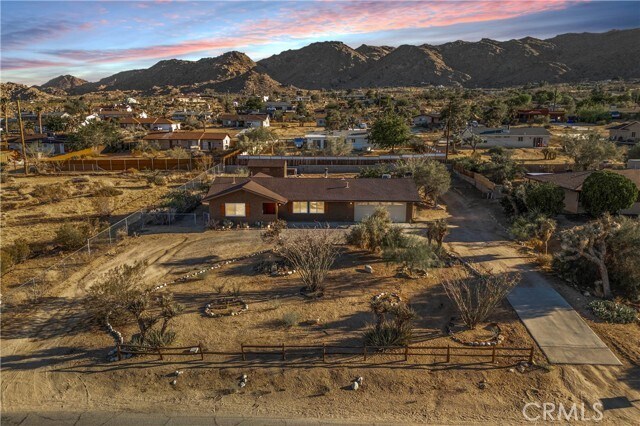 Foto del edificio - 60649 Latham Trail