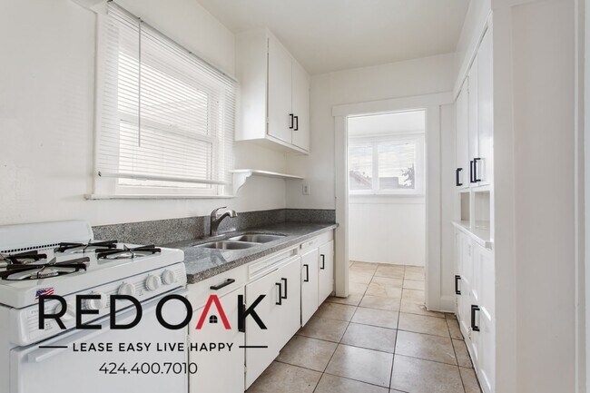 Foto del edificio - 2 Weeks Free Move-in Special! Unique and B...