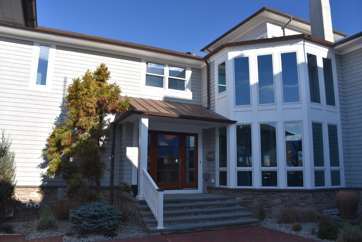 Primary Photo - 353 East Ave
