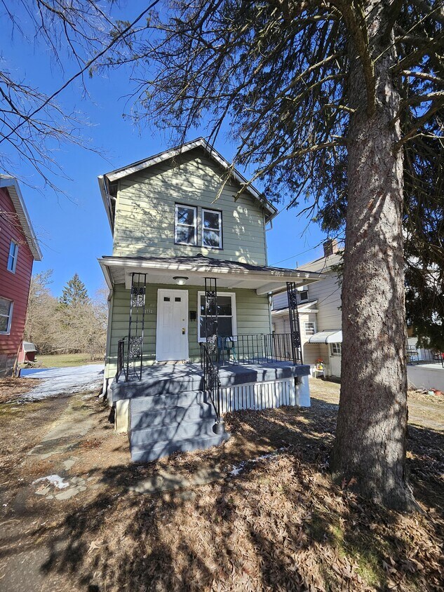 Primary Photo - 1734 Silliman St