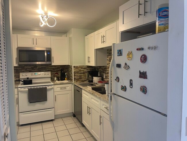 Building Photo - 5600 N Flagler Dr