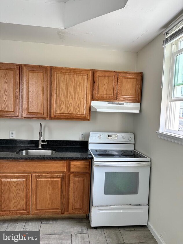 Primary Photo - 1126 N 41st St