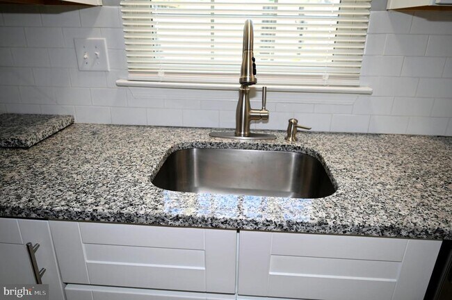 Foto del edificio - 2103 Tanglewood Dr