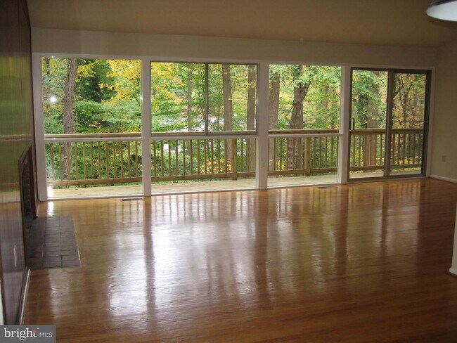 Building Photo - 8 Carderock Ct