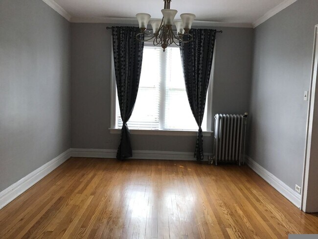 Foto del edificio - 4501 N Greenview Ave