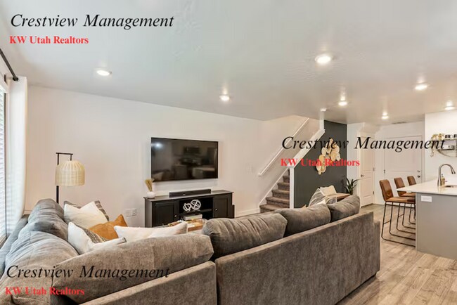 Foto del edificio - Beautifully Maintained Townhouse in a Prime Location
