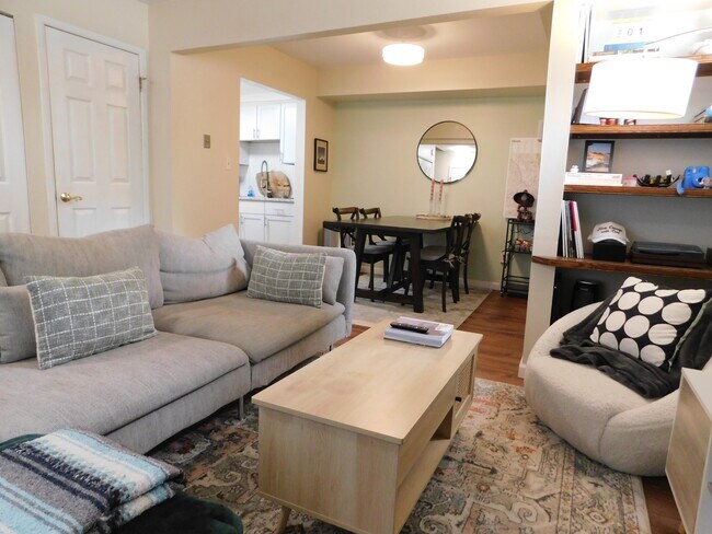 Foto del edificio - 543 Longshore Dr