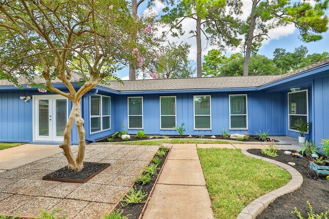 Foto del edificio - 12410 Pantano Drive