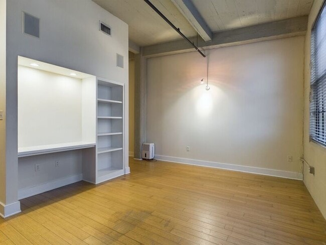 Building Photo - 815 Perry St