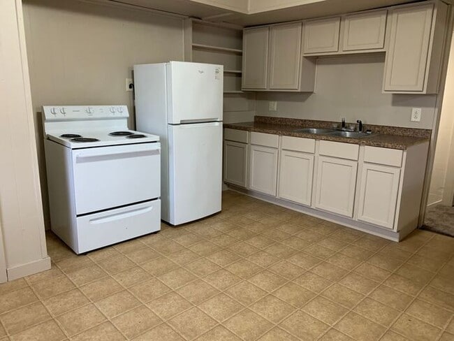 Building Photo - 2 Bedroom Close to ISU Campus