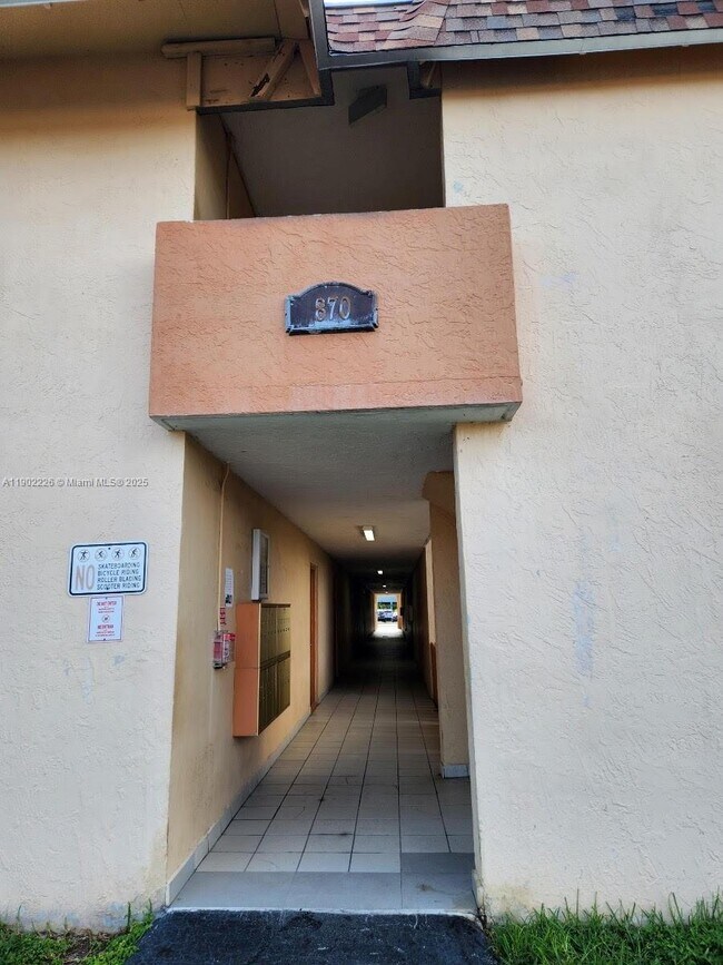 Foto del edificio - 870 SW 129th Pl