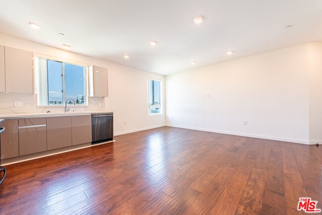 Foto del edificio - 5531 La Mirada Ave