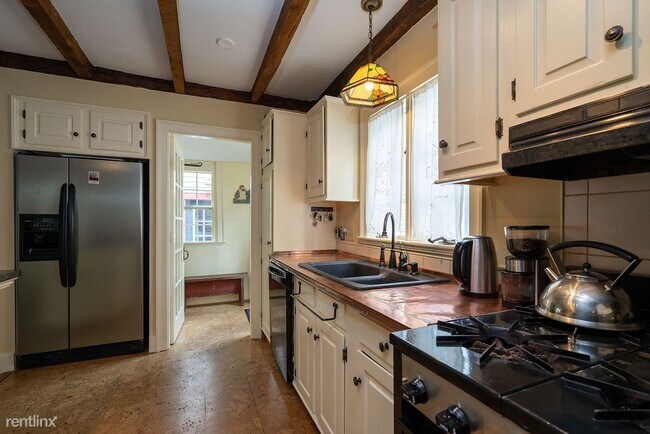 Building Photo - 3 br, 2.5 bath House - 49 Sheafe St