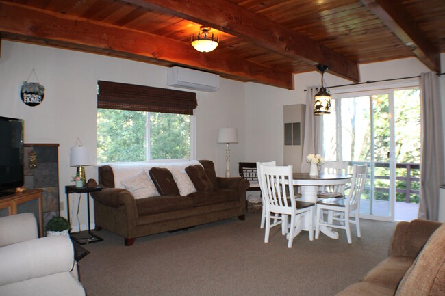 Foto del edificio - 22442 Ridge Rd