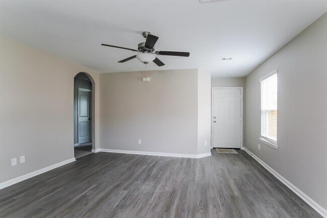 Building Photo - 26420 Richter Dr