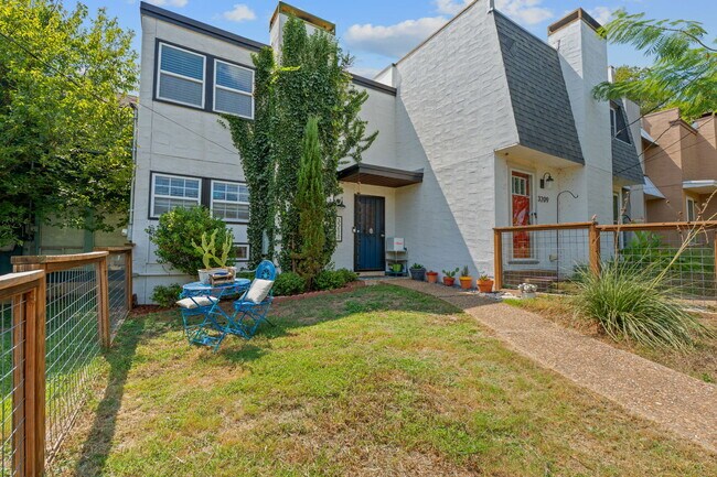 Foto del edificio - 3211 Northeast Dr