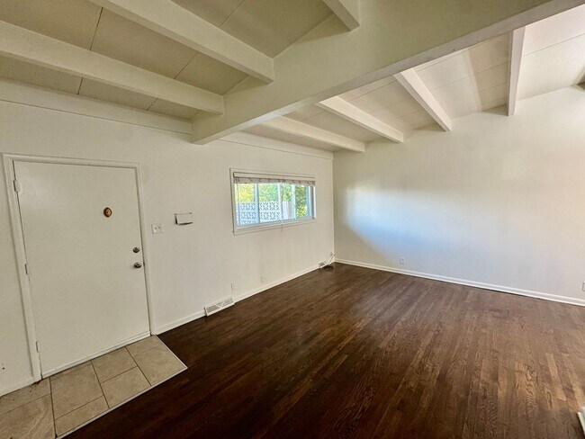 Foto del edificio - 2260-2268 Ames St