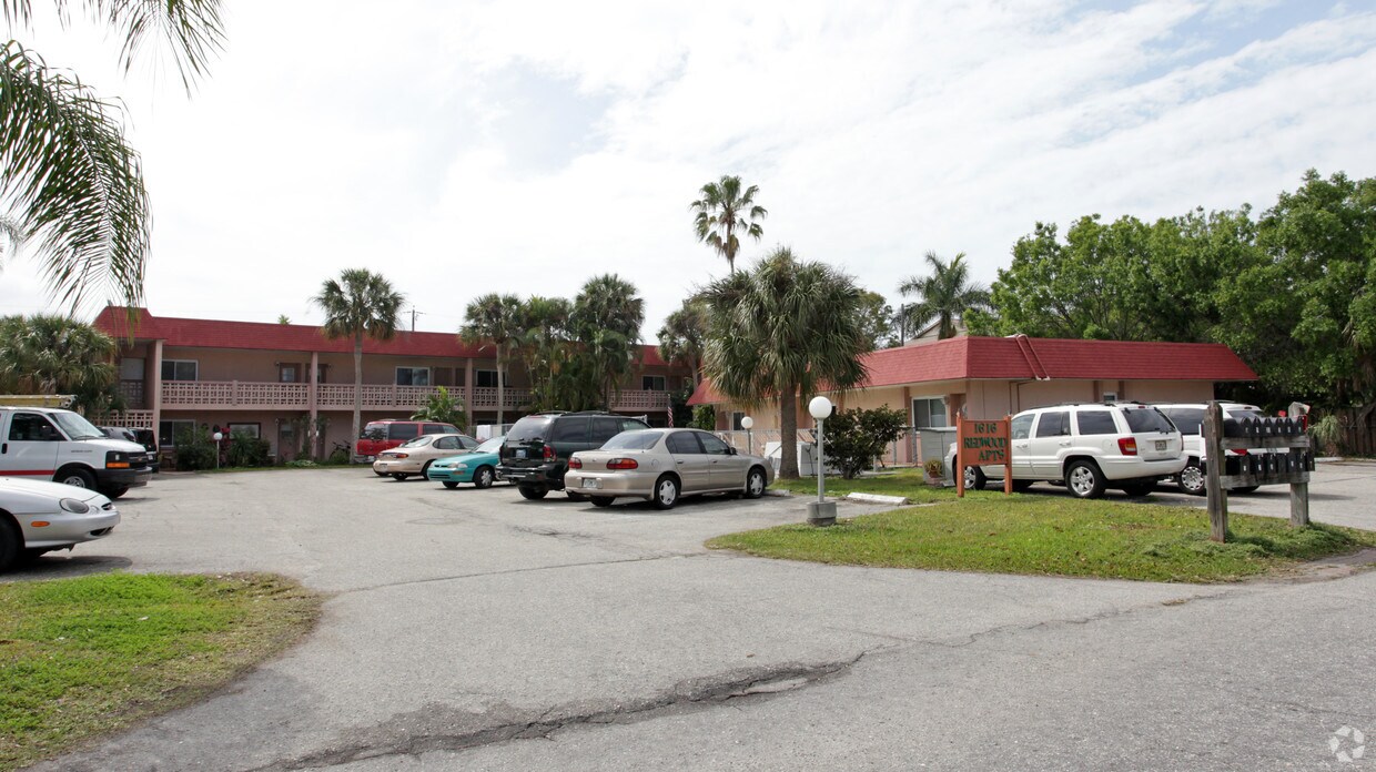 Foto principal - 1616 Redwood St