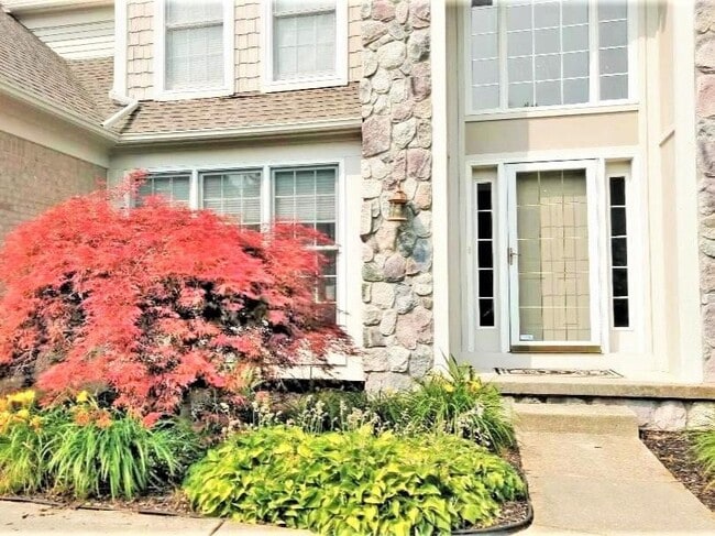 Building Photo - 47498 Fox Run Dr