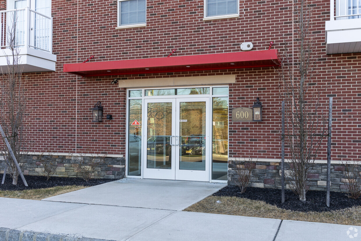 Entrada - The Point Senior Luxury Apartments