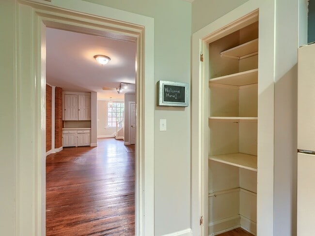 Foto del edificio - Spacious 3 Bedroom Single Family Home in the Capital District