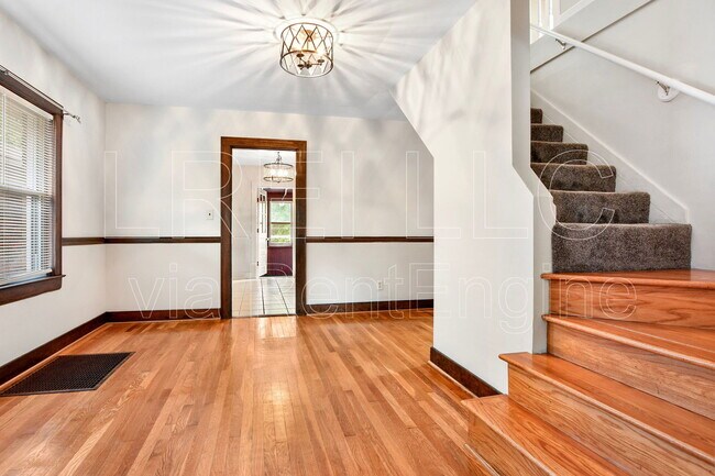 Foto del edificio - 2347 Lansdowne Ave