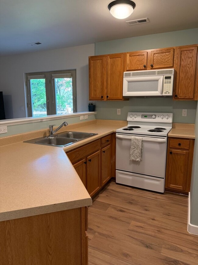 Building Photo - 4122 Sky Ranch Dr