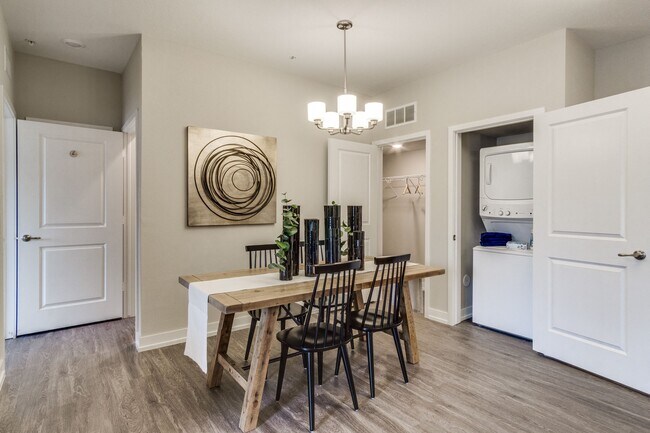 Lavadora & secadora (Cedar, modelo) - 24 at Bloomfield