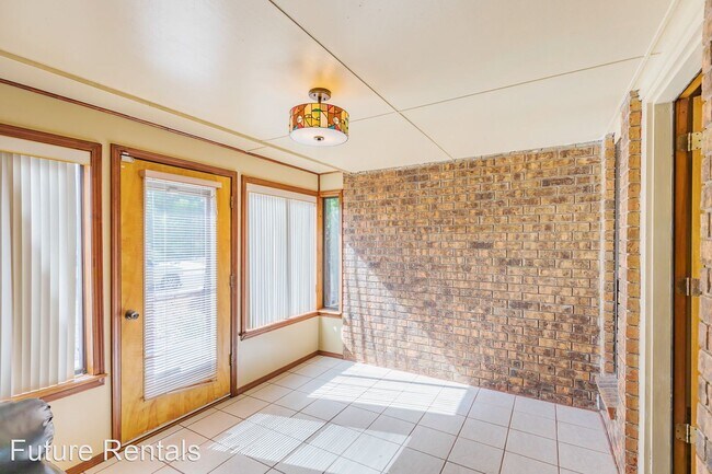 Building Photo - 3 br, 2 bath House - 3227 Summer Ave