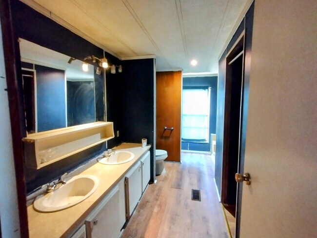 Building Photo - 100 Private Rd 3376G
