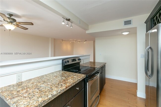 Foto del edificio - 8100 Byron Ave