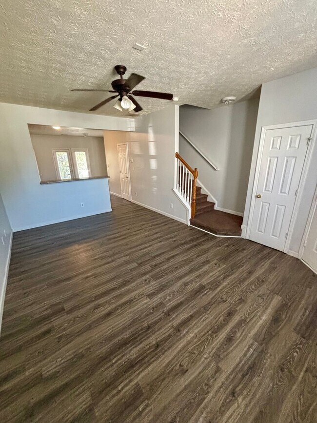 Building Photo - 4694 Ernest Dr