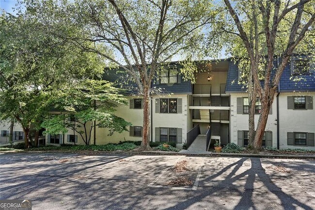 Foto del edificio - 82 Montre Square NW