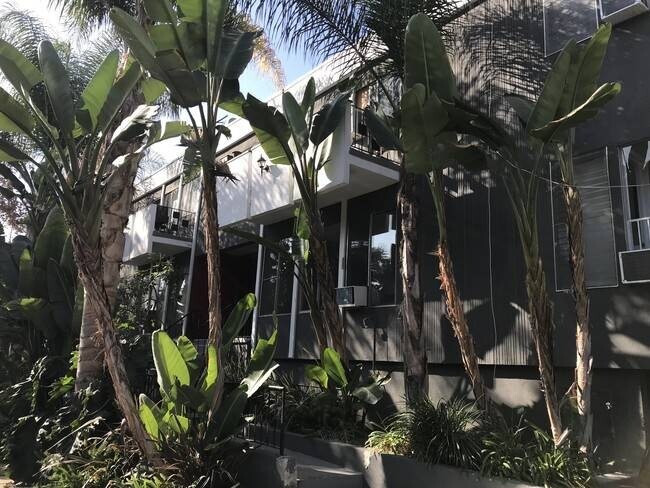 Building Photo - 917 N Curson Ave