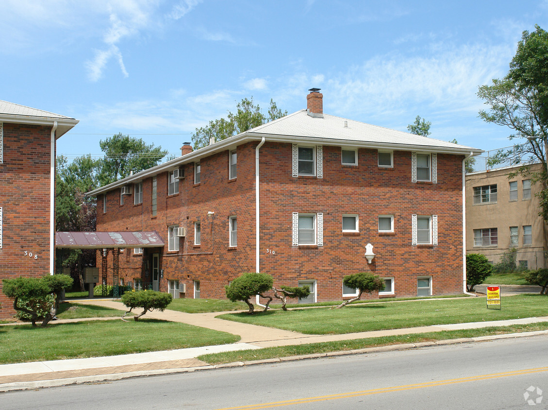 Primary Photo - Cathedral Apartments