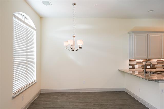 Foto del edificio - 2401 Cort Dr