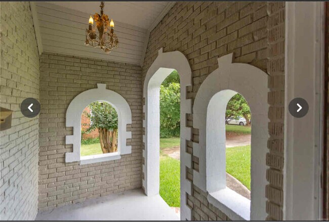 Foto del edificio - 2405 College St