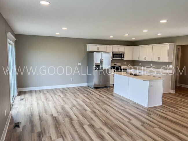Foto del edificio - New construction 5 Bedroom 3.5 bathroom 3 ...