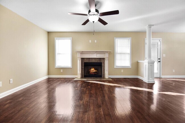 Foto del edificio - Pet Friendly Three Bedroom with Bonus!