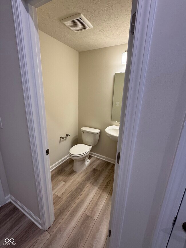 Foto del edificio - 14548 Elsmere Ln