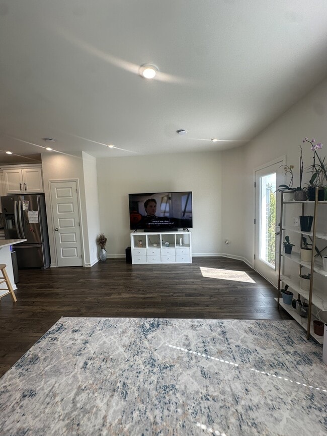 Building Photo - 5069 Dayflower Dr