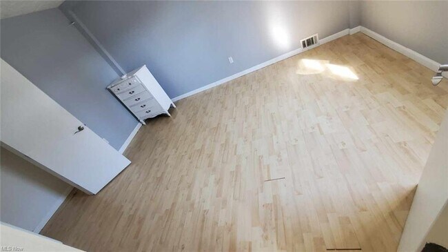 Foto del edificio - 733 Wooster Road North