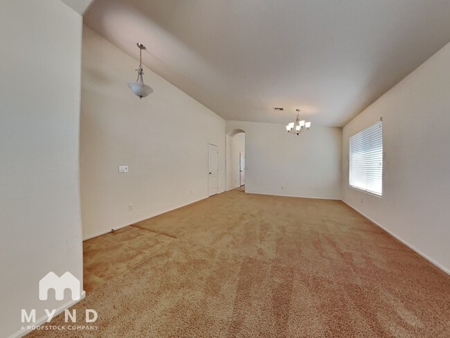 Building Photo - 2927 E Whispering Wind Dr