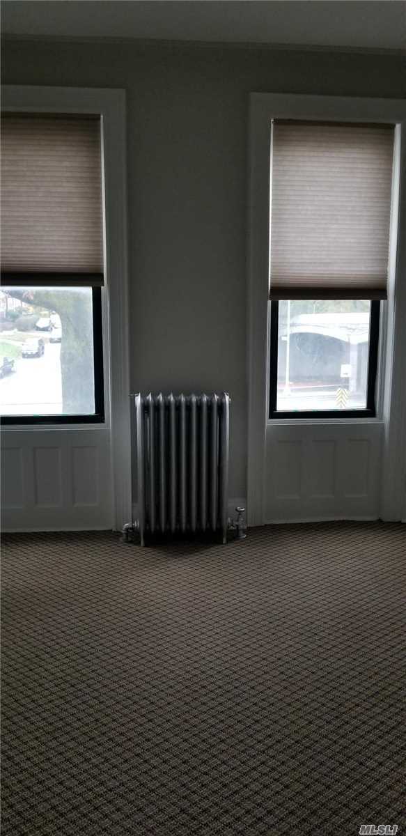 Foto del edificio - 82-17 Woodhaven Blvd