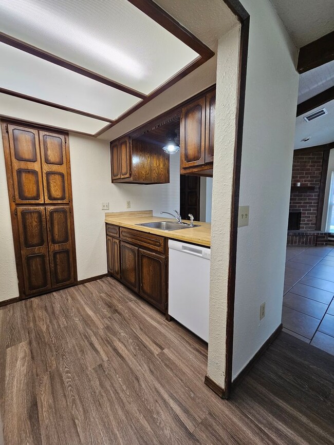 Building Photo - (2) Bed/(1) Bath Duplex in SE Norman Avail...