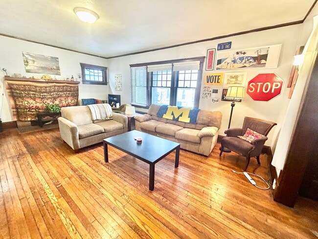 Building Photo - 504 Catherine St