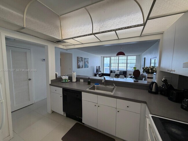 Foto del edificio - 3725 S Ocean Dr