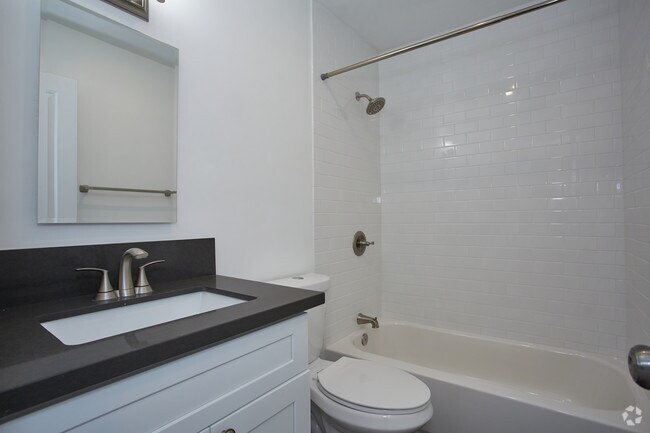 2HAB, 1BA - 800 ft² - 910-930 Freeman Ave