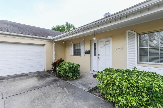 Foto del edificio - 906 Kewannee Trail