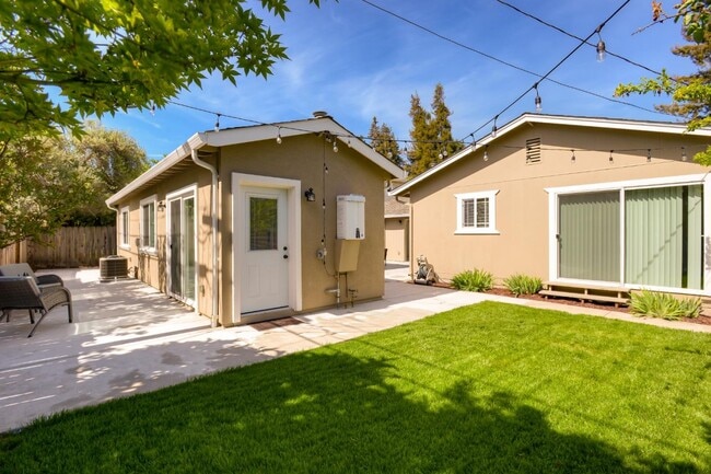 Building Photo - 879 Linda Vista Ave